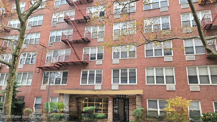 THIS 4TH FLOOR 1 BEDROOM SPACIOUS UNIT LOCATED IN WELL - photo 3