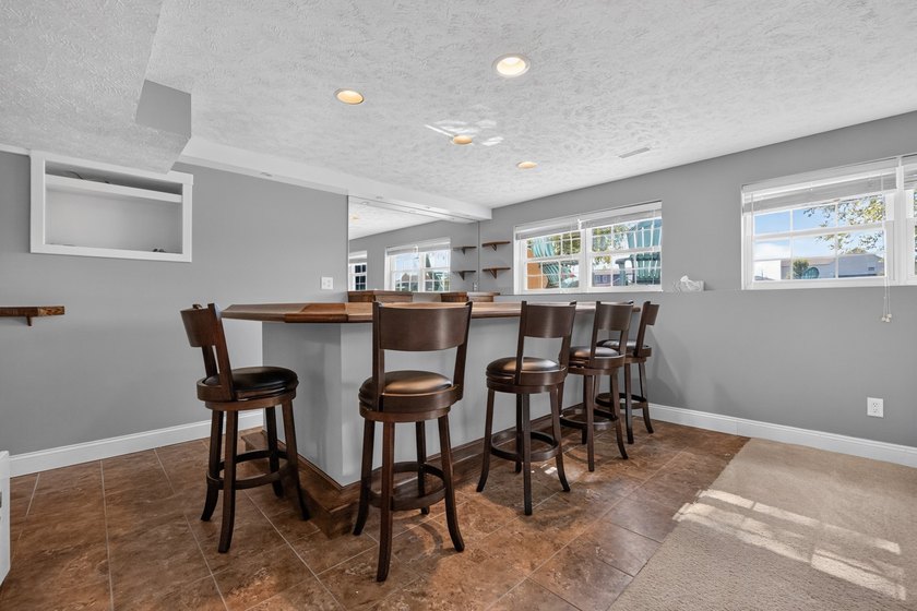 Enjoy beautiful waterfront views from this spacious home in - photo 30