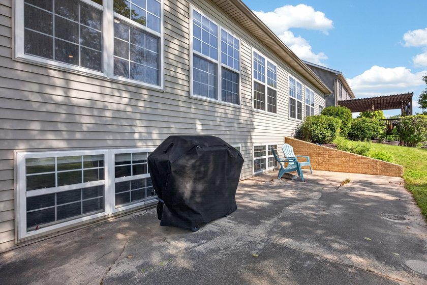 Enjoy beautiful waterfront views from this spacious home in - photo 39