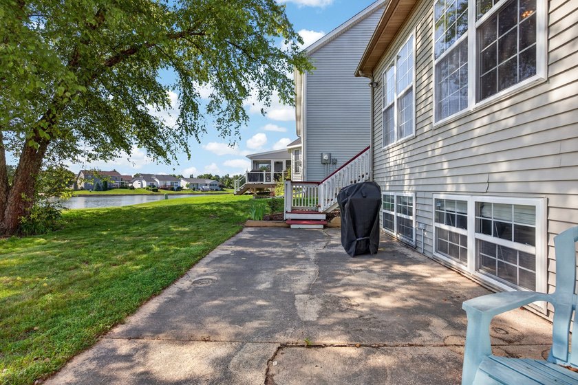 Enjoy beautiful waterfront views from this spacious home in - photo 40