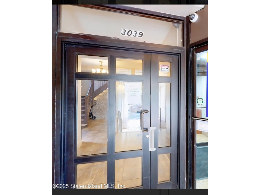 PRIME OCEAN PARKWAY LOCATION, JUST A FEW MINUTES FROM THE BEACH - photo 3