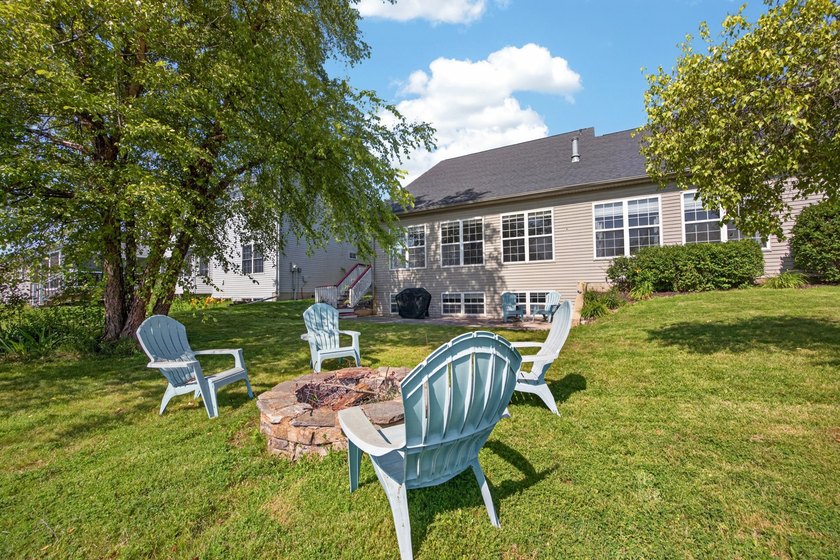 Enjoy beautiful waterfront views from this spacious home in - photo 44