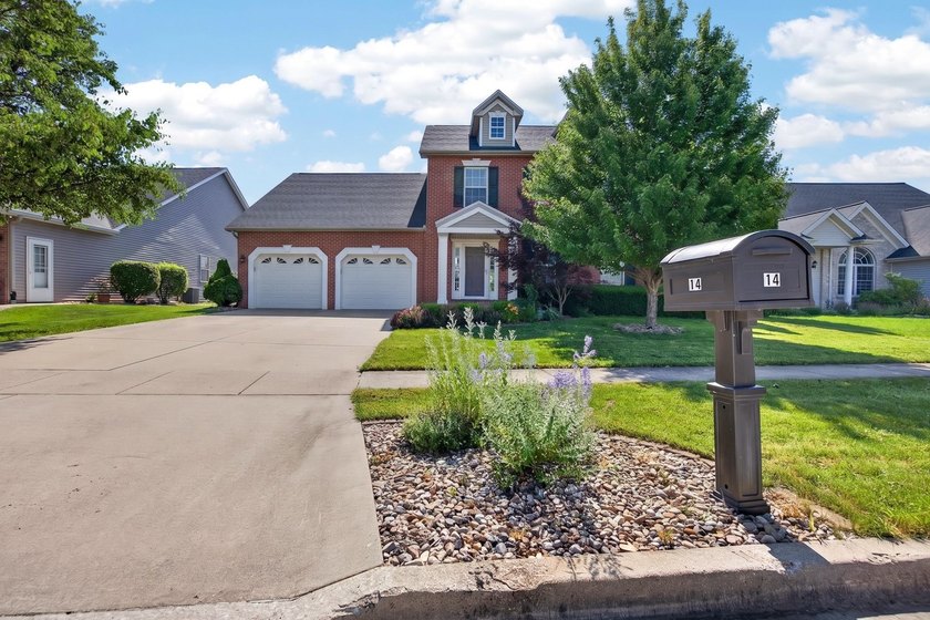 Enjoy beautiful waterfront views from this spacious home in - photo 49
