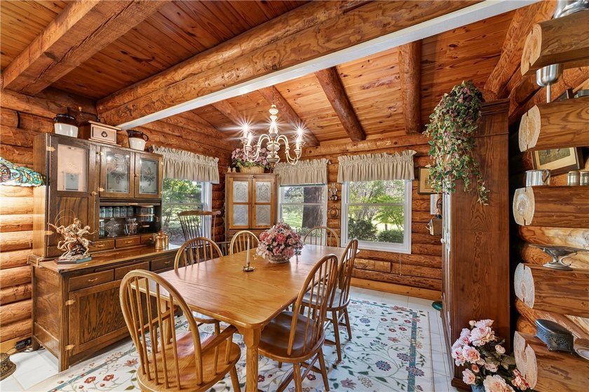 Escape to the beauty and tranquility of country living with this - photo 6