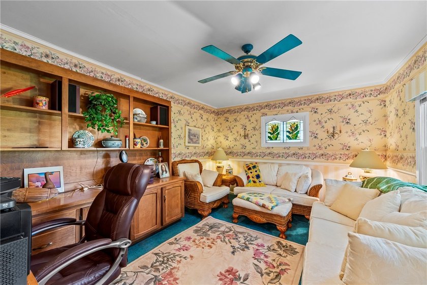 Escape to the beauty and tranquility of country living with this - photo 9