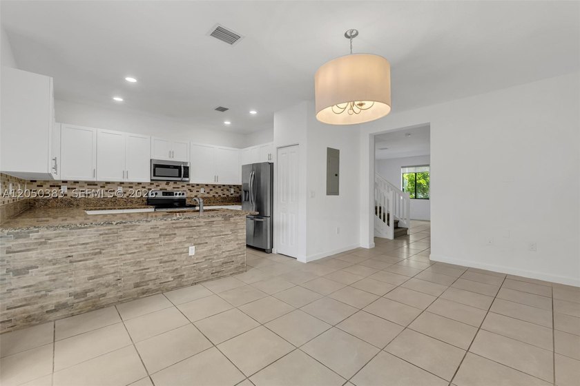 Beautiful and spacious 3-bedroom, 3.5-bathroom townhome located - photo 11