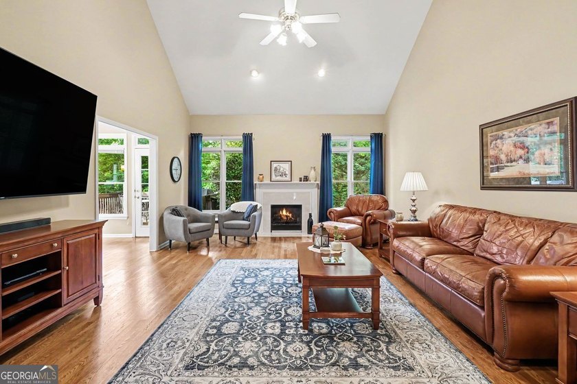 Seller to pay $5,000 toward Closing Cost. TRADITIONAL BRICK HOME - photo 18