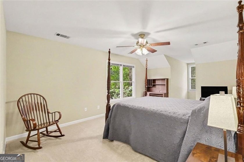 Seller to pay $5,000 toward Closing Cost. TRADITIONAL BRICK HOME - photo 26