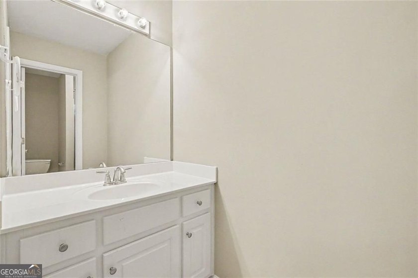 Seller to pay $5,000 toward Closing Cost. TRADITIONAL BRICK HOME - photo 33