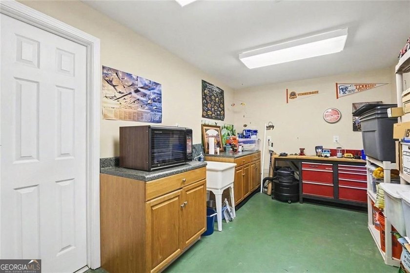 Seller to pay $5,000 toward Closing Cost. TRADITIONAL BRICK HOME - photo 42