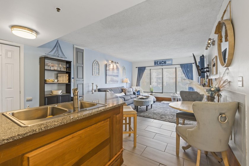 Ocean-view one-bedroom, one-and-a-half-bathroom condo with a - photo 2