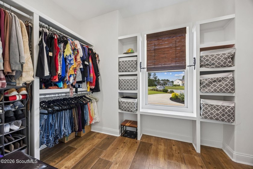 SHOWING LIKE A MODEL HOME, this exceptional custom-built - photo 28