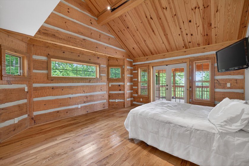 Welcome to the *Perfect Shade of Green* Home - a stunning - photo 34