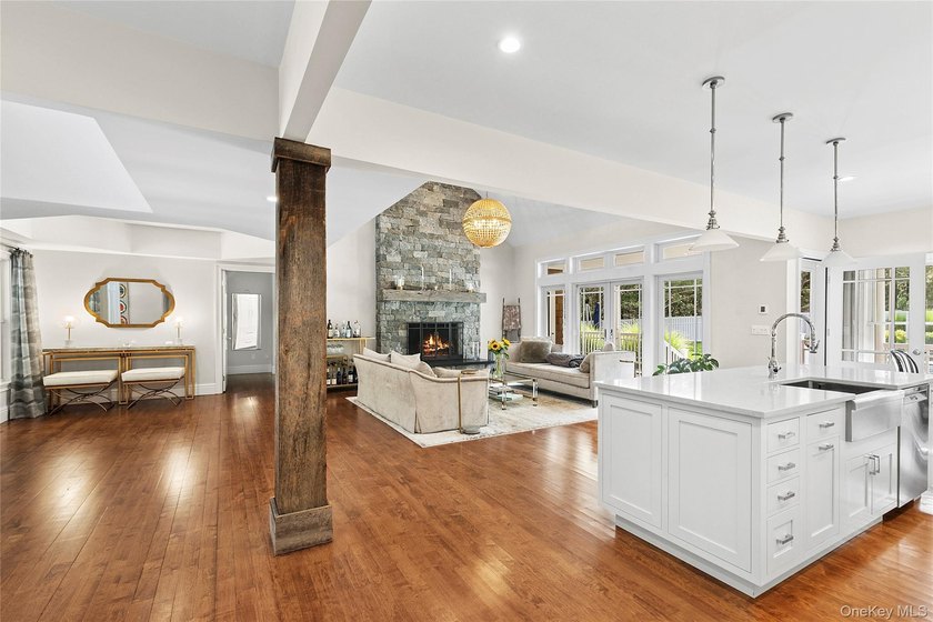 Welcome to the epitome of elegance and comfort at 3470 N Bayview - photo 3