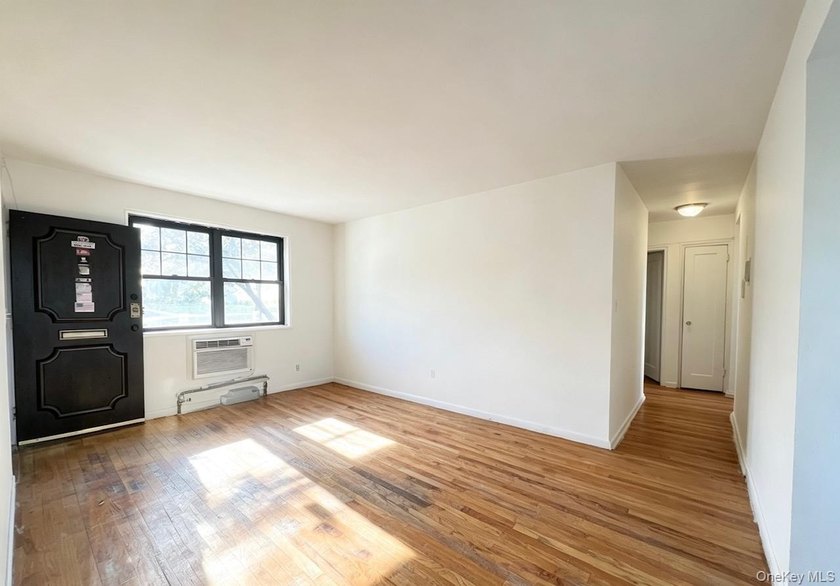 NO INTERVIEW Garden-Style 3 Bedroom Coop for Sale in Kew Garden - photo 6