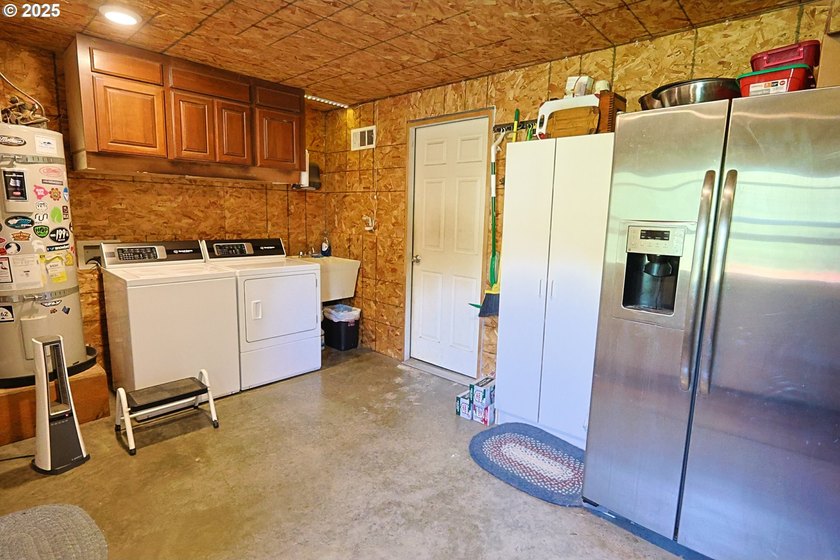 2+ acres of private country living with well and septic. Large - photo 19