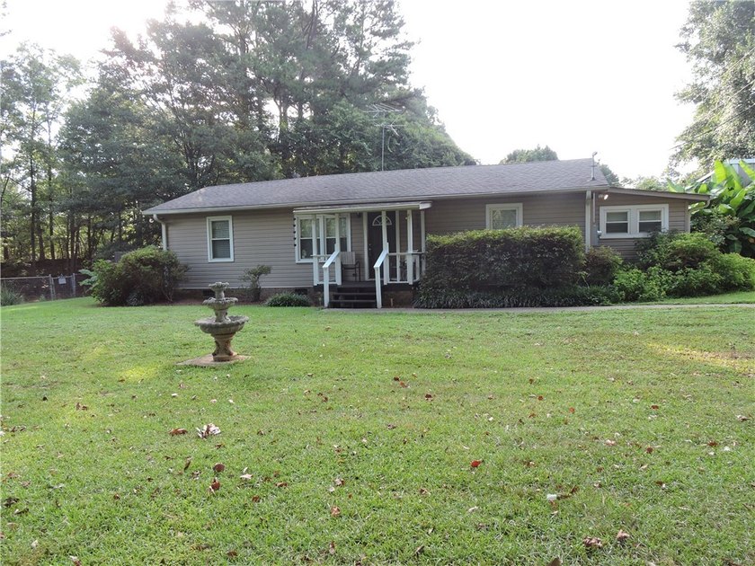 A must-see for those looking for a Move-In Ready, Updated, SOLD - photo 2