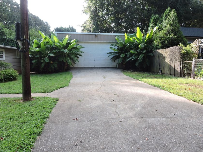 A must-see for those looking for a Move-In Ready, Updated, SOLD - photo 5