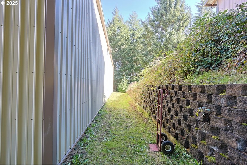 2+ acres of private country living with well and septic. Large - photo 36