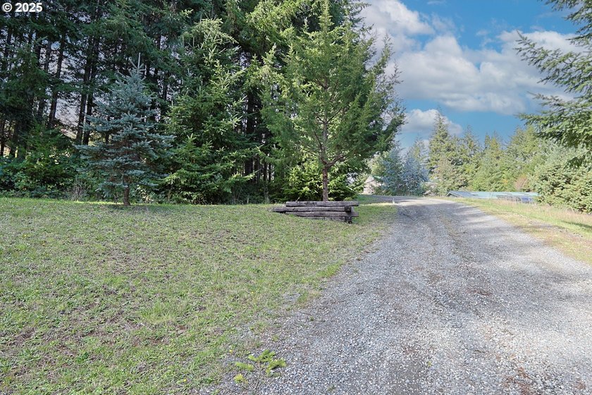 2+ acres of private country living with well and septic. Large - photo 37