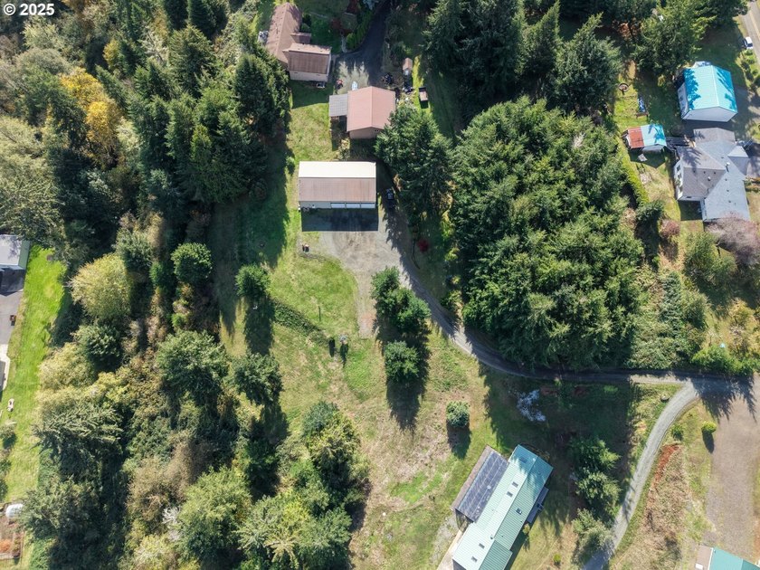 2+ acres of private country living with well and septic. Large - photo 41