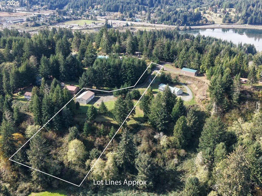 2+ acres of private country living with well and septic. Large - photo 47