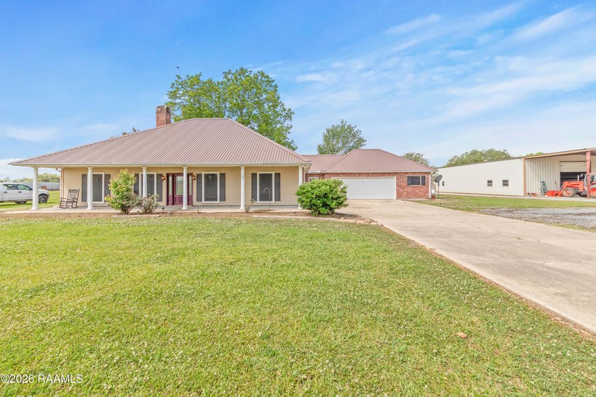 Welcome to country living at its finest in beautiful Breaux - photo 2