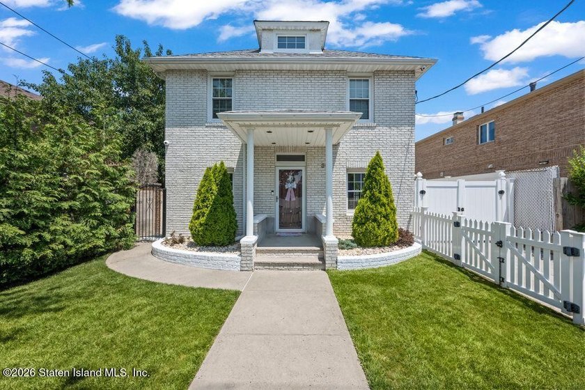 Welcome home to this classic 4-5 bedroom, 2 bath brick Colonial - photo 4