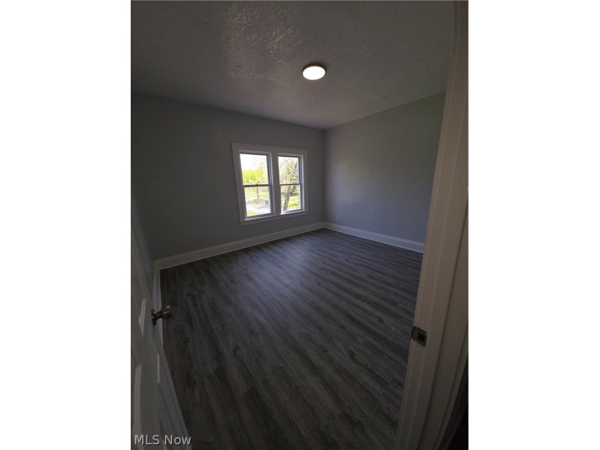 Prime opportunity to add this renovated 5-unit asset to your - photo 4