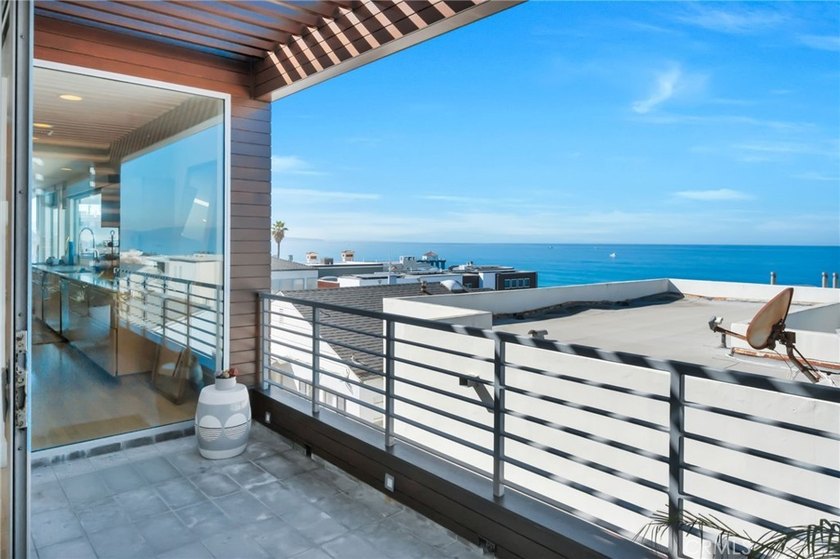 UNBLOCKABLE PANORAMIC OCEAN VIEWS FROM MALIBU TO PV. Perched on - photo 7