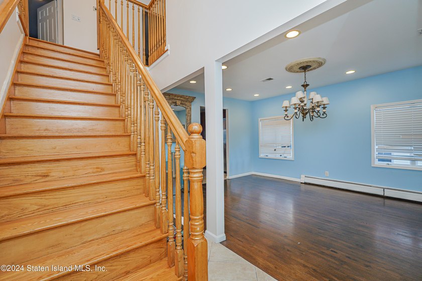 One of a kind 2-family CHC located in prestigious Dongan Hills! - photo 3