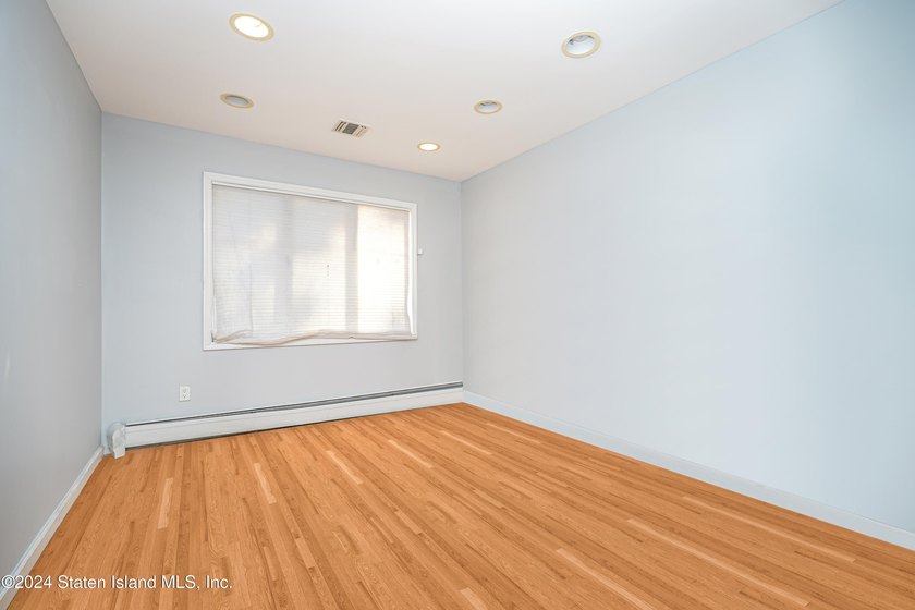 One of a kind 2-family CHC located in prestigious Dongan Hills! - photo 9