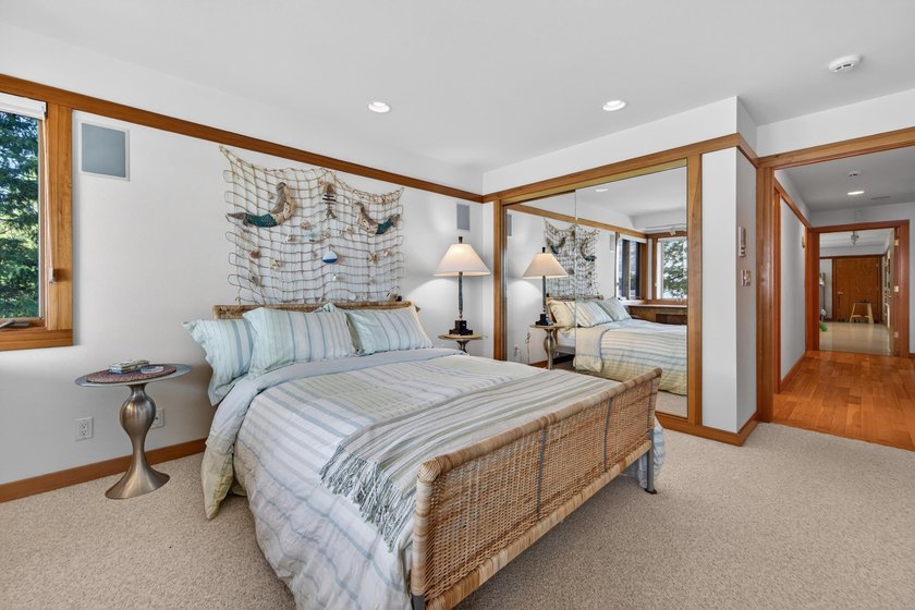 Architectural beauty meets Frank Lloyd Wright inspired design in - photo 22