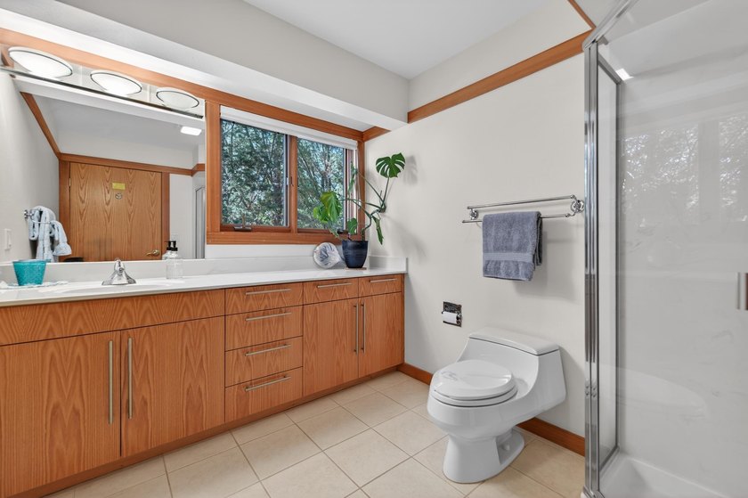 Architectural beauty meets Frank Lloyd Wright inspired design in - photo 25