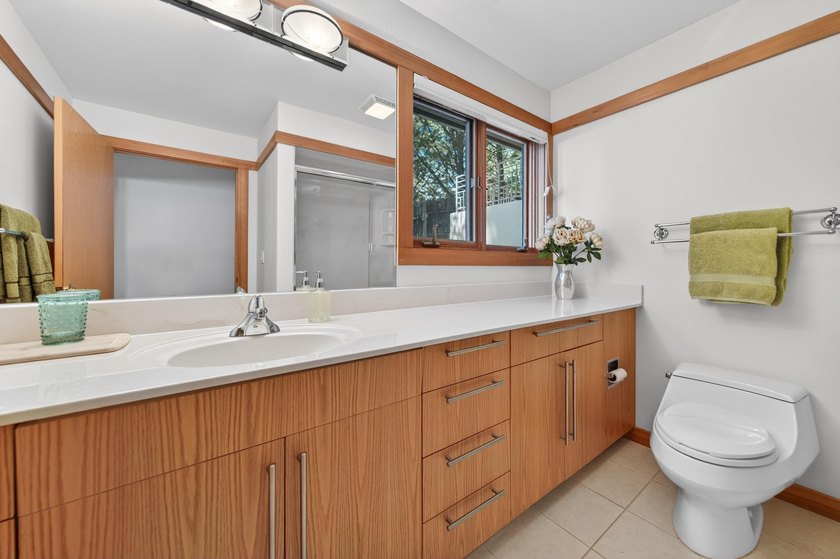 Architectural beauty meets Frank Lloyd Wright inspired design in - photo 31