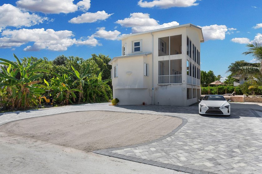 Extensively renovated CBS pool home in desirable Duck Key - photo 34