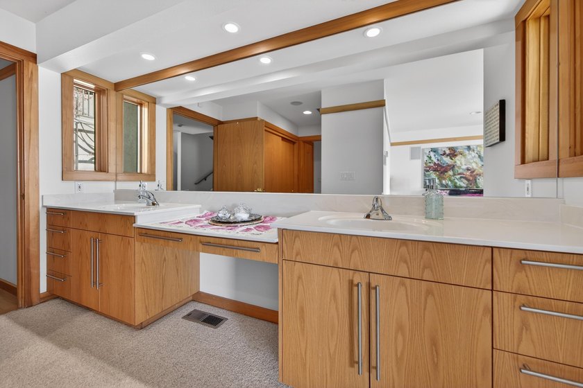 Architectural beauty meets Frank Lloyd Wright inspired design in - photo 36