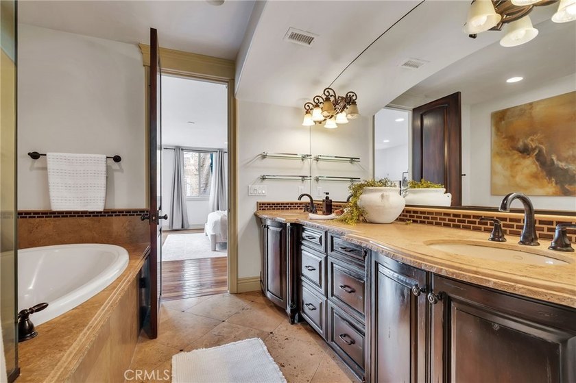 1105 Manhattan - photo 13