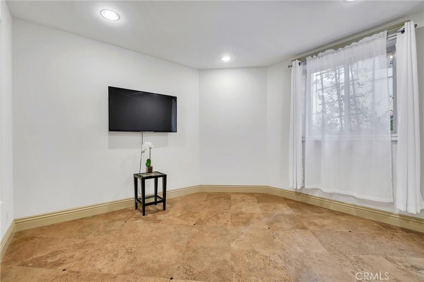 1105 Manhattan - photo 21