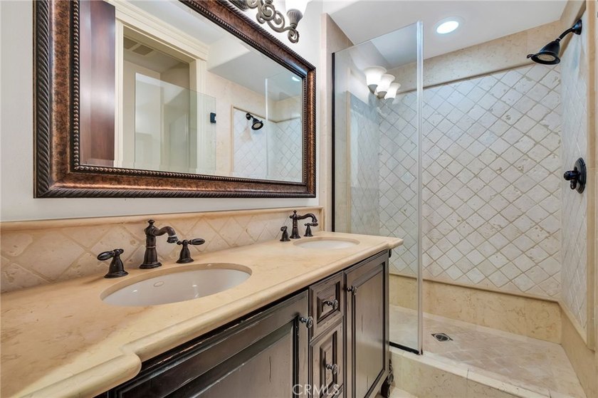 1105 Manhattan - photo 23
