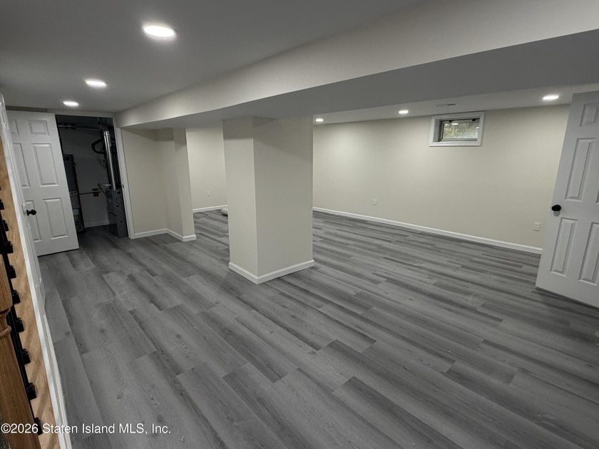 Renovated, modern open layout, great location in Silver lake - photo 8