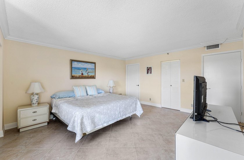 Welcome to a beautiful 2-bedroom, 2-bathroom condo located at - photo 17
