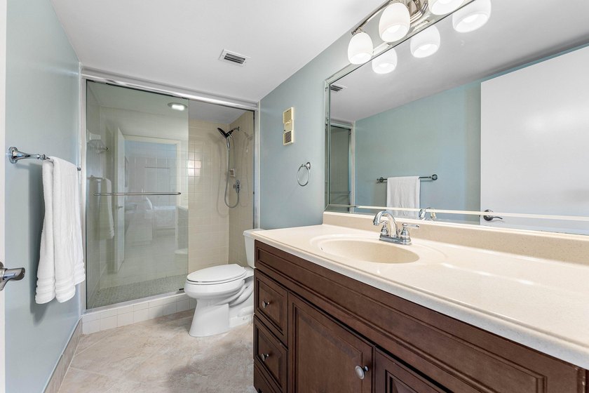 Welcome to a beautiful 2-bedroom, 2-bathroom condo located at - photo 19