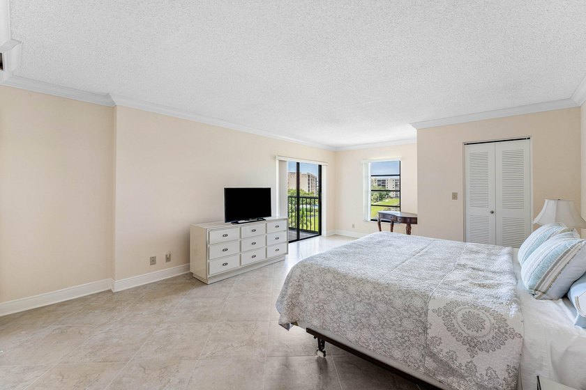 Welcome to a beautiful 2-bedroom, 2-bathroom condo located at - photo 20