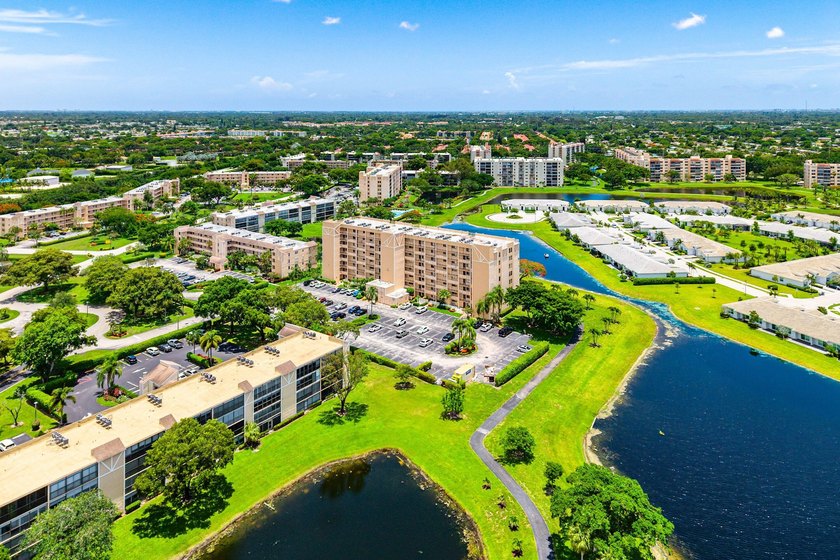 Welcome to a beautiful 2-bedroom, 2-bathroom condo located at - photo 28