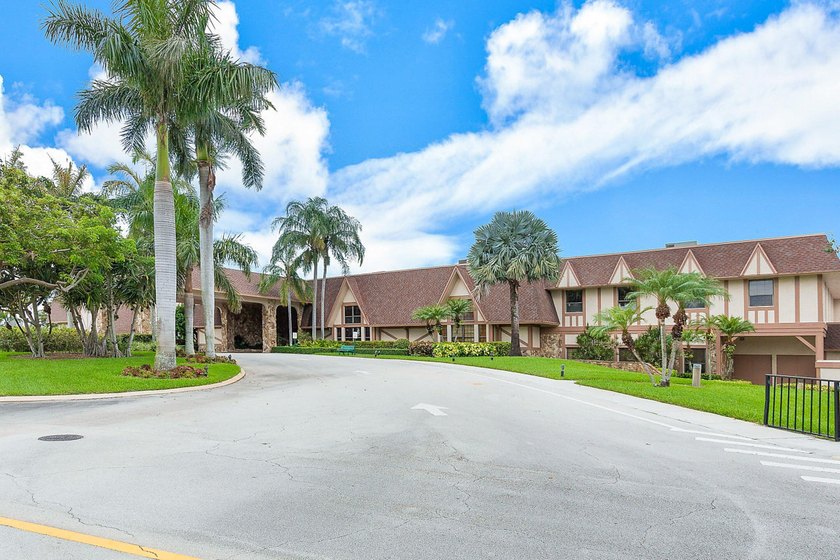 Welcome to a beautiful 2-bedroom, 2-bathroom condo located at - photo 31