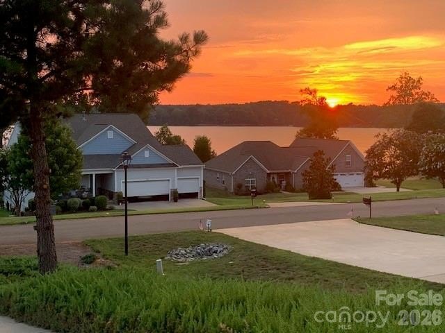 If you've been searching for a custom home, all on one level - photo 2