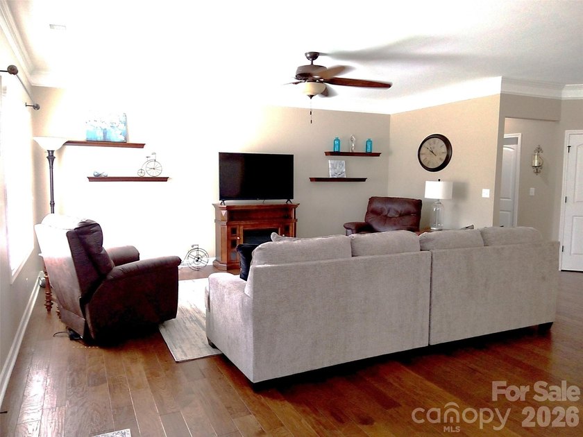 If you've been searching for a custom home, all on one level - photo 9