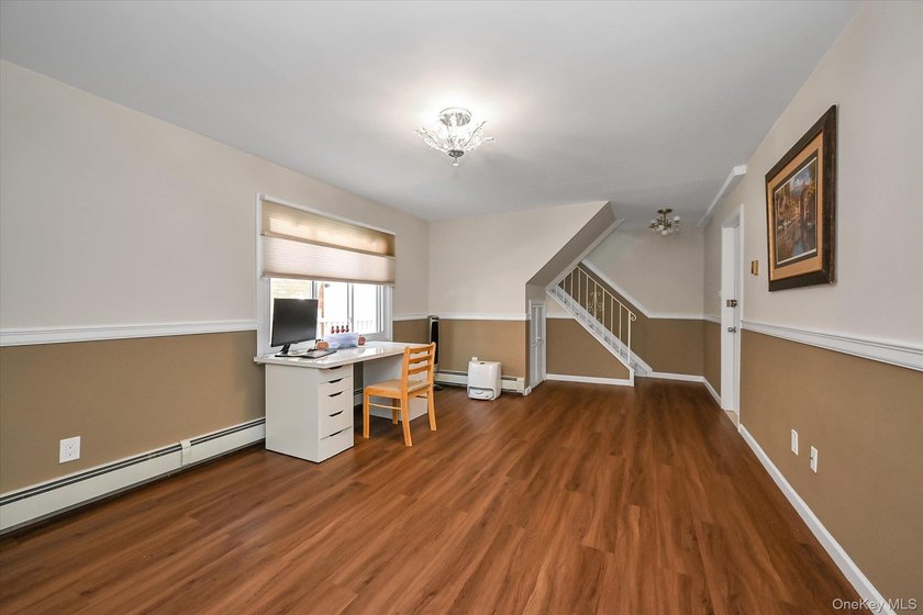 Detached brick &amp; stone hi-ranch in mint condition !! Beautiful - photo 13