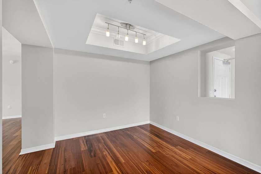 LIKE NEW | UPDATED | MOVE-IN READY | 3-BR, 3-BA PLUS DEN - - photo 15